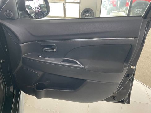 Used 2017 Mitsubishi Outlander Sport SE image 28