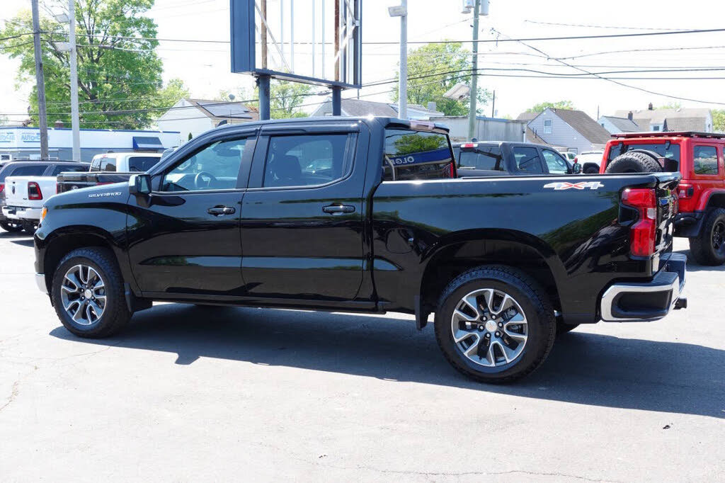 Used 2023 Chevrolet Silverado 1500 LT AWD/4WD image 3