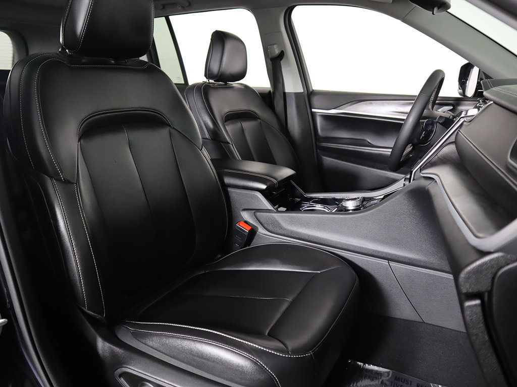 Used 2023 Jeep Grand Cherokee Limited AWD/4WD image 32