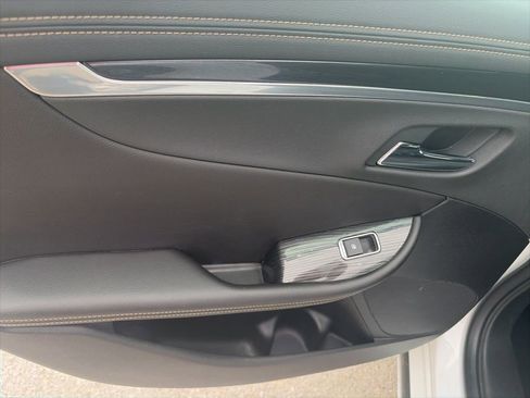 Used 2019 Chevrolet Impala LT FWD image 12