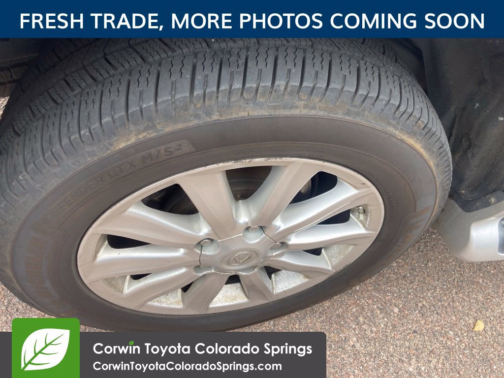 Used 2009 Lexus LX 570 4WD w/ Preferred Accessory Pkg image 11