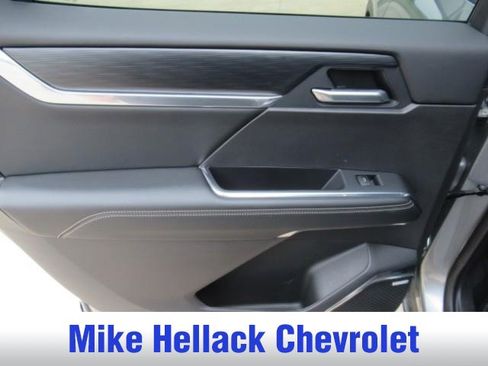 Used 2025 GMC Acadia Elevation FWD image 21
