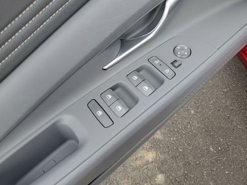 Certified 2025 Hyundai Elantra SEL FWD image 21