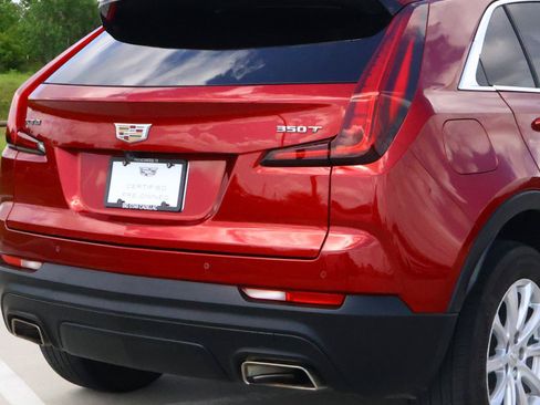 Used 2023 Cadillac XT4 Luxury w/ Cold Weather Package FWD image 11