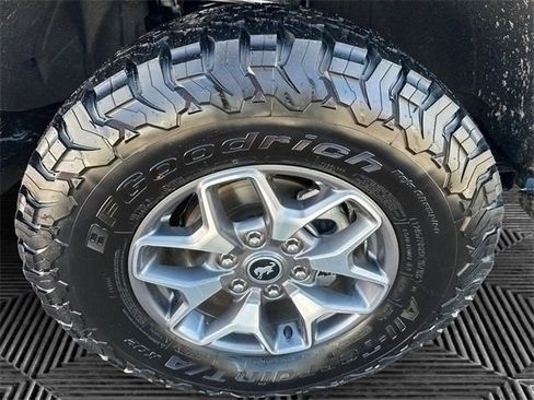Used 2025 Ford Bronco Badlands image 14