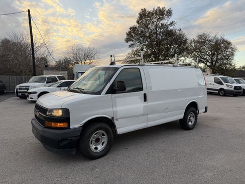 Used 2019 Chevrolet Express 2500 w/ Driver Convenience Package image 11