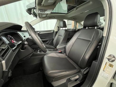 Certified 2020 Volkswagen Jetta SE image 11