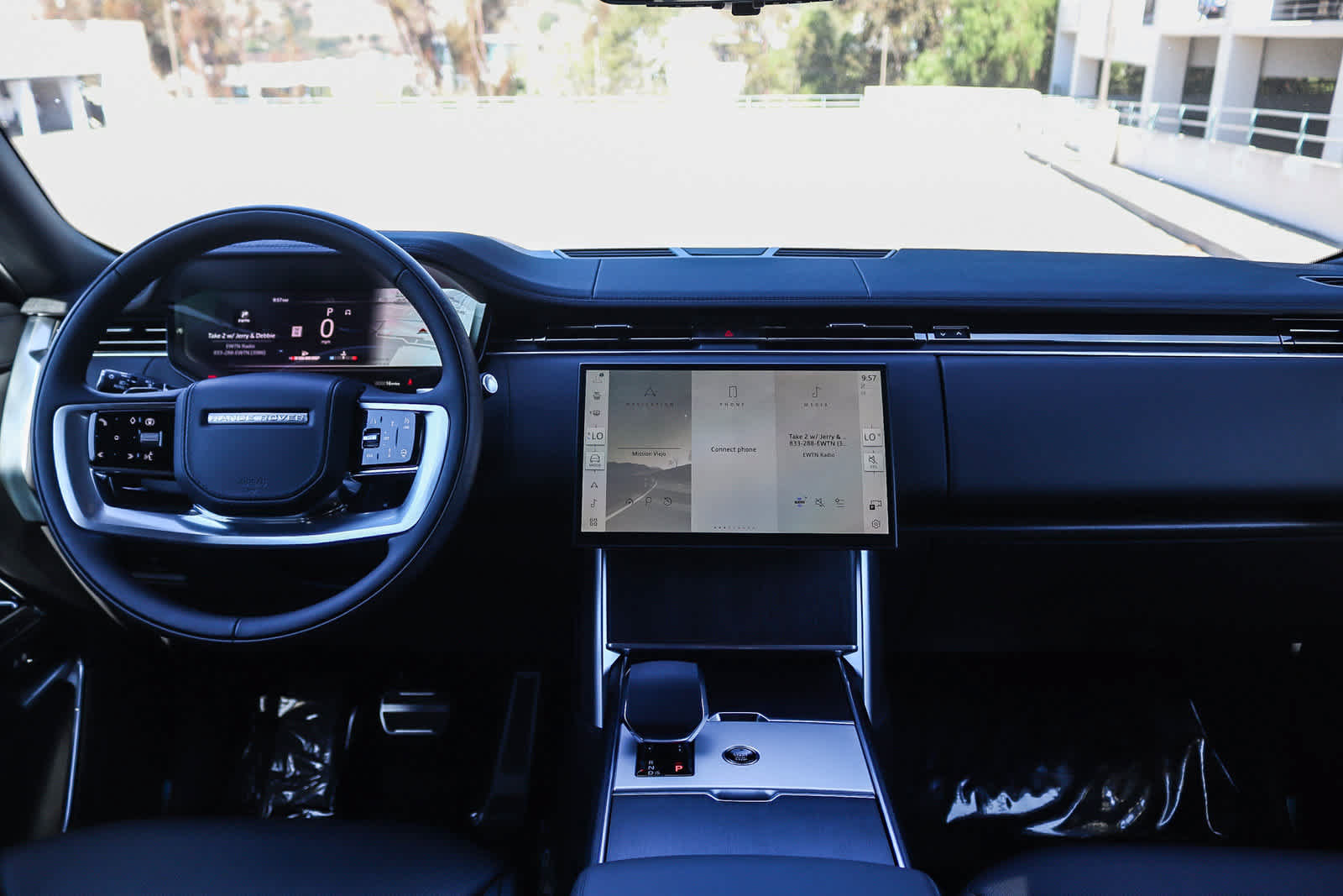 New 2026 Land Rover Range Rover Long Wheelbase SE AWD/4WD image 11