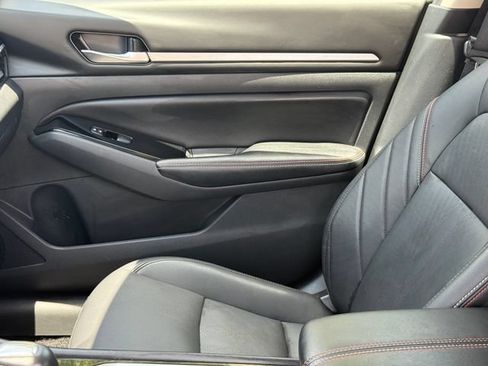 Used 2024 Nissan Altima 2.5 SR w/ SR Premium Package FWD image 8