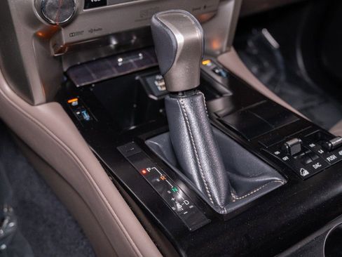 Used 2021 Lexus GX 460 Premium w/ Accessory Package image 21