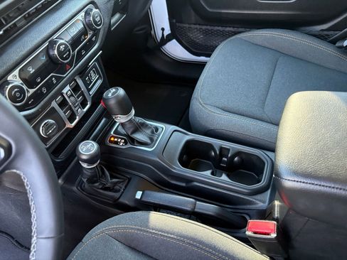 Used 2025 Jeep Wrangler Unlimited Sport AWD/4WD image 40