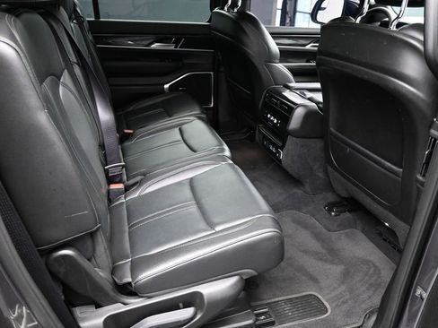 Used 2024 Jeep Wagoneer 2WD image 10