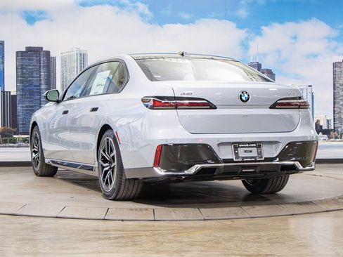 Used 2025 BMW 740i xDrive image 9