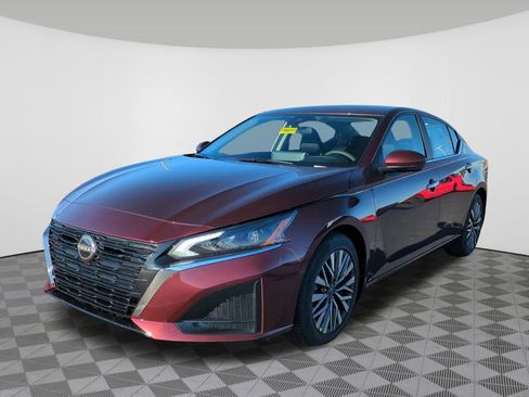 Certified 2025 Nissan Altima 2.5 SV w/ SV Premium Package image 15