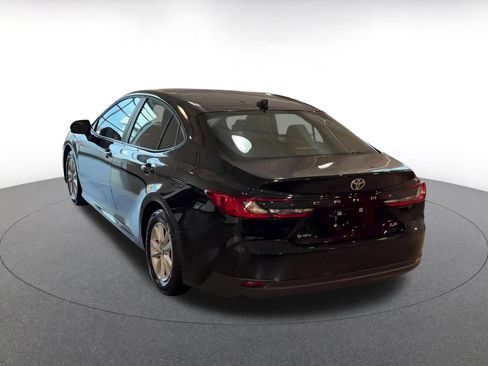 Used 2025 Toyota Camry LE image 11