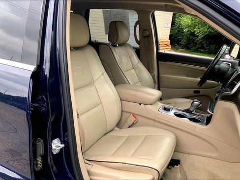 Used 2018 Jeep Grand Cherokee Overland AWD/4WD image 7