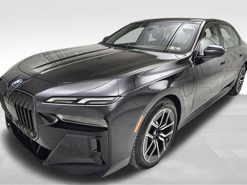 New 2025 BMW 750e xDrive image 5