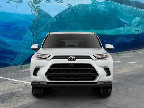 New 2026 Toyota Grand Highlander XLE FWD image 2