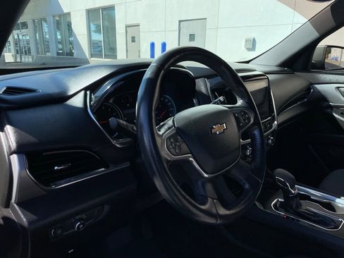 Used 2022 Chevrolet Traverse LT image 27