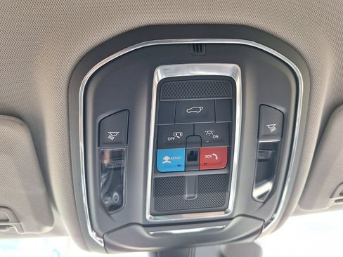 Used 2024 Jeep Grand Cherokee Limited AWD/4WD image 18
