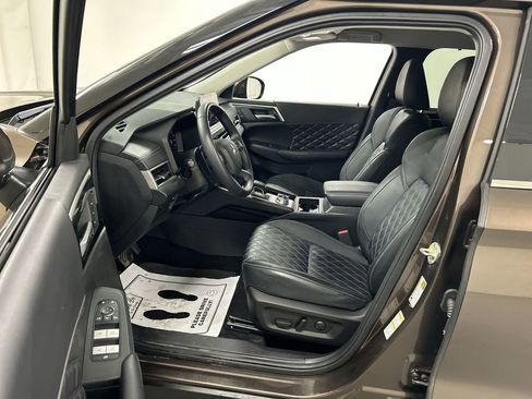 Used 2024 Mitsubishi Outlander SEL image 9