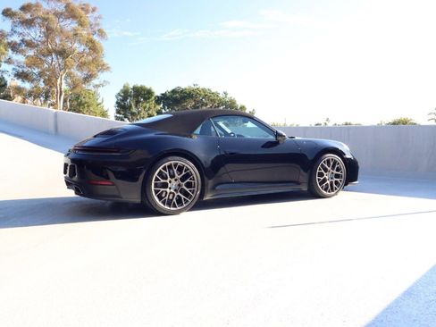 Certified 2025 Porsche 911 Carrera image 9