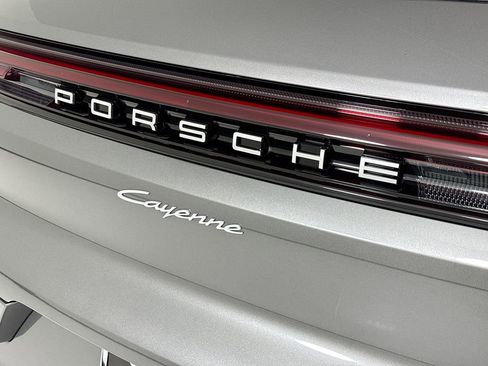 Certified 2025 Porsche Cayenne image 35