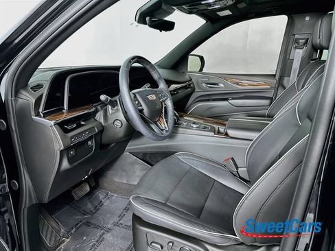 Used 2024 Cadillac Escalade Premium Luxury AWD/4WD image 9
