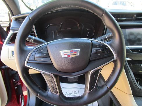 Used 2017 Cadillac XT5 Premium Luxury FWD image 11