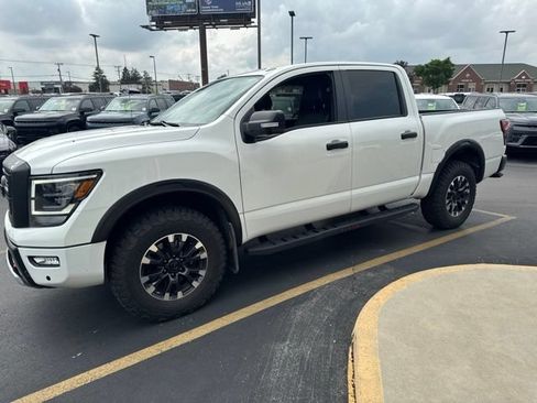 Used 2021 Nissan Titan PRO-4X w/ Pro-4x Convenience Package AWD/4WD image 4