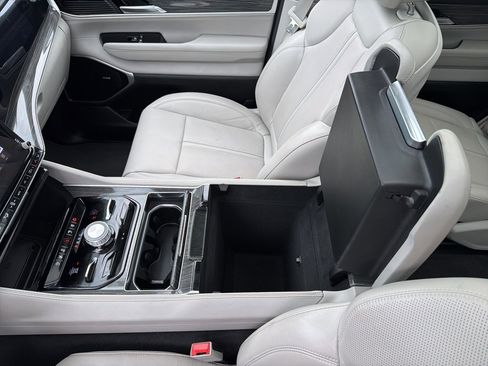 Used 2022 Jeep Wagoneer Series III w/ Premium Group I image 54