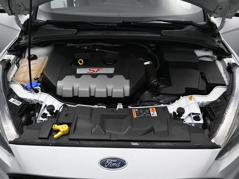 Used 2018 Ford Focus ST w/ Equipment Group 401A FWD image 34