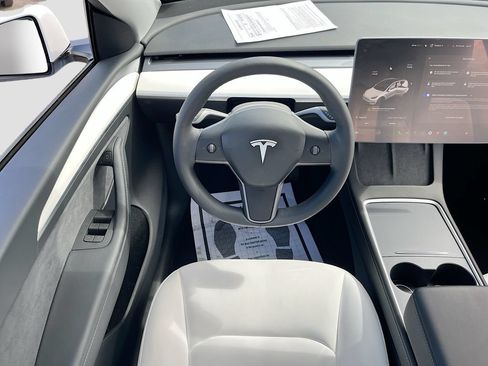Used 2024 Tesla Model Y Long Range AWD/4WD image 22