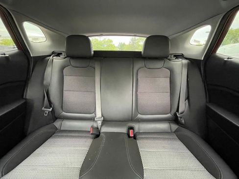 Used 2025 Chevrolet Trax LT w/ LT Convenience Package FWD image 30