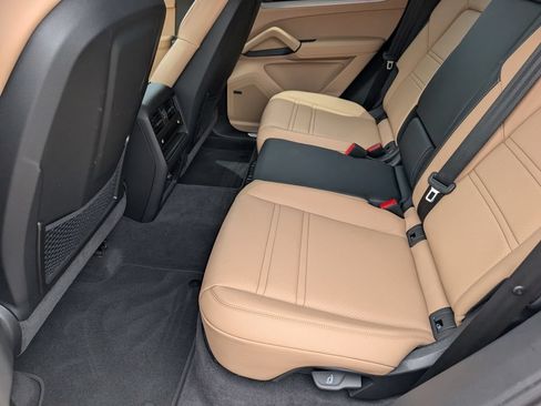 Certified 2026 Porsche Cayenne E-Hybrid AWD/4WD image 24