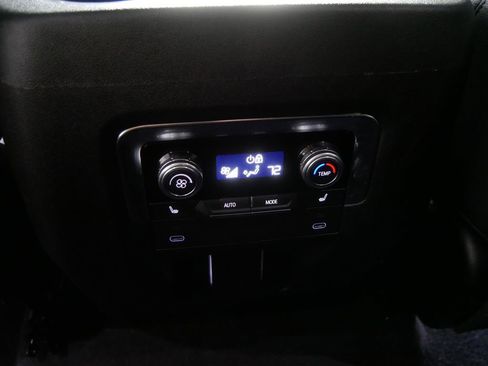 Used 2025 GMC Yukon AT4 AWD/4WD image 26