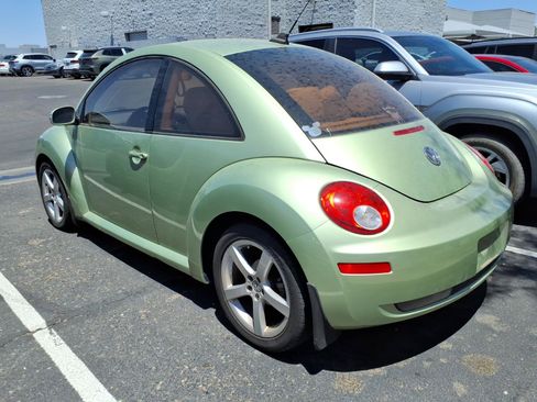 Used 2009 Volkswagen Beetle Coupe FWD image 3