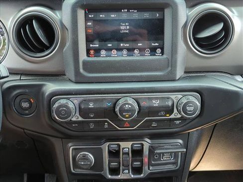 Used 2022 Jeep Gladiator Sport AWD/4WD image 12