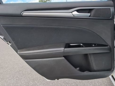 Used 2015 Ford Fusion SE image 30