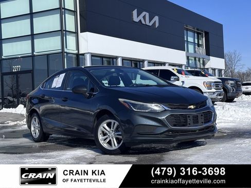 Used 2018 Chevrolet Cruze LT image 1