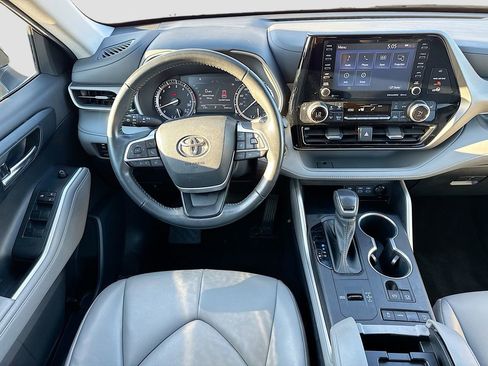 Used 2022 Toyota Highlander XLE image 29