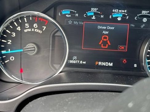 Used 2019 Ford F150 Lariat w/ Equipment Group 502A Luxury AWD/4WD image 6