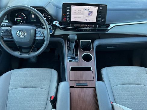 Used 2024 Toyota Sienna LE image 19