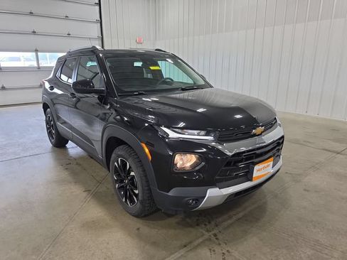 Used 2022 Chevrolet TrailBlazer LT w/ Convenience Package AWD/4WD image 2