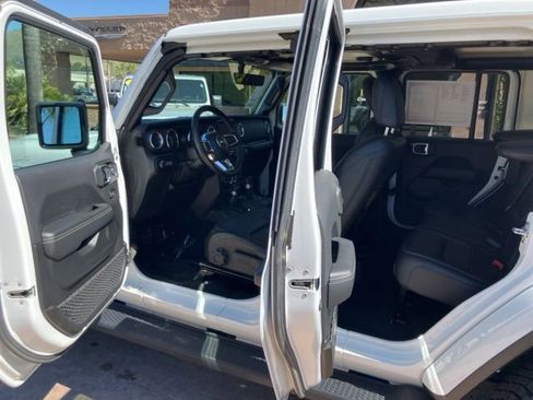 Used 2021 Jeep Wrangler Unlimited Sahara image 9