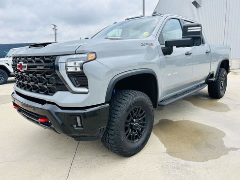 Used 2025 Chevrolet Silverado 2500 ZR2 w/ Technology Package AWD/4WD image 40