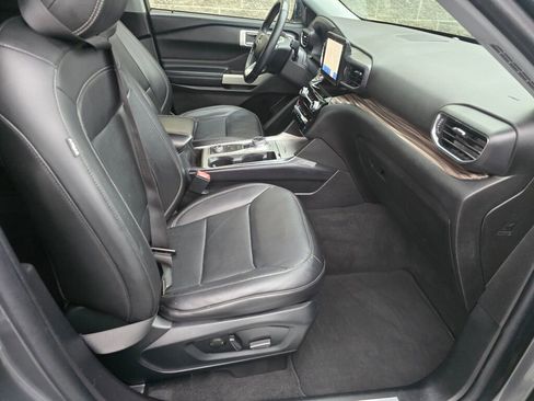 Used 2022 Ford Explorer Limited w/ Equipment Group 301A image 18