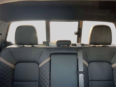 Used 2024 GMC Canyon Denali image 32