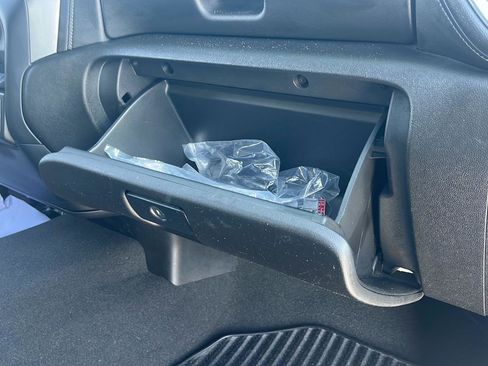 Used 2022 Chevrolet Silverado 1500 LT AWD/4WD image 34