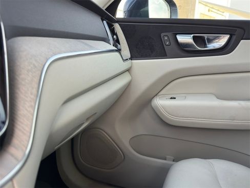 Used 2023 Volvo XC60 B5 Plus w/ Protection Package Premier image 21